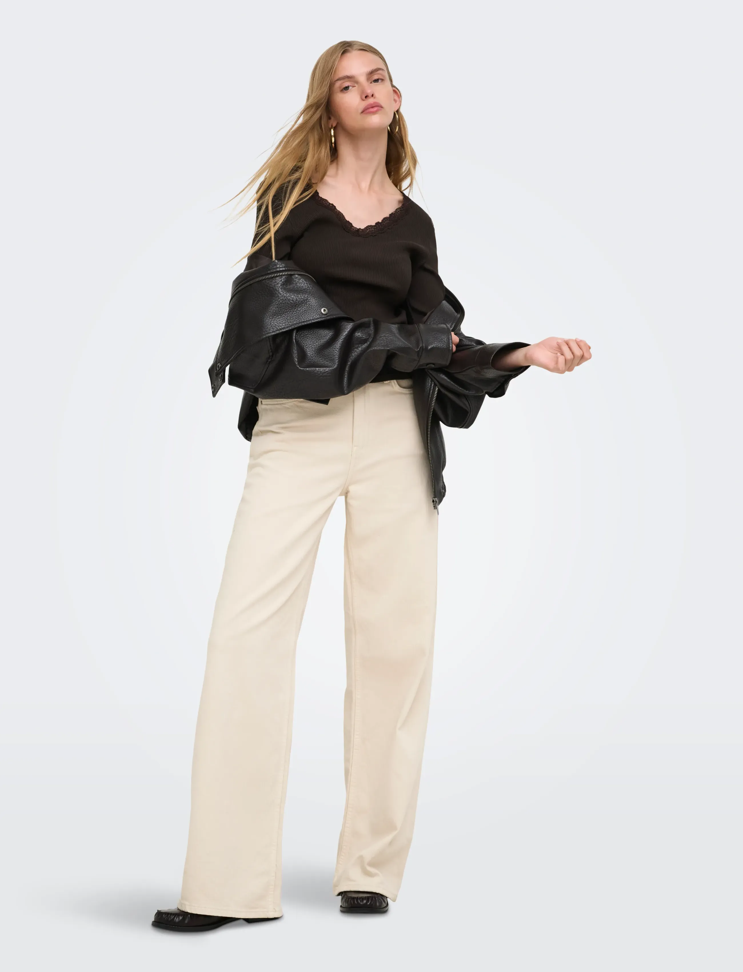 ONLY - ONLSARA SHARAI L/S V-NECK TOP JRS NOOS - langærmede toppe - chocolate torte - 4