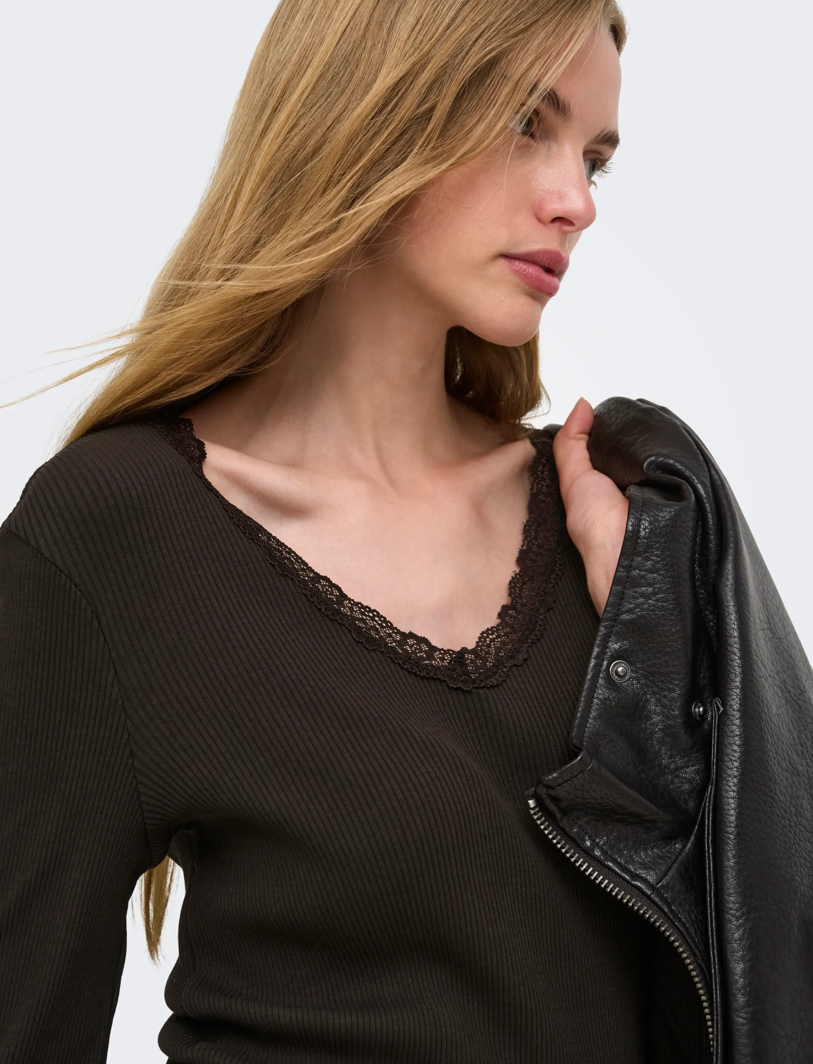ONLY - ONLSARA SHARAI L/S V-NECK TOP JRS NOOS - langærmede toppe - chocolate torte - 5