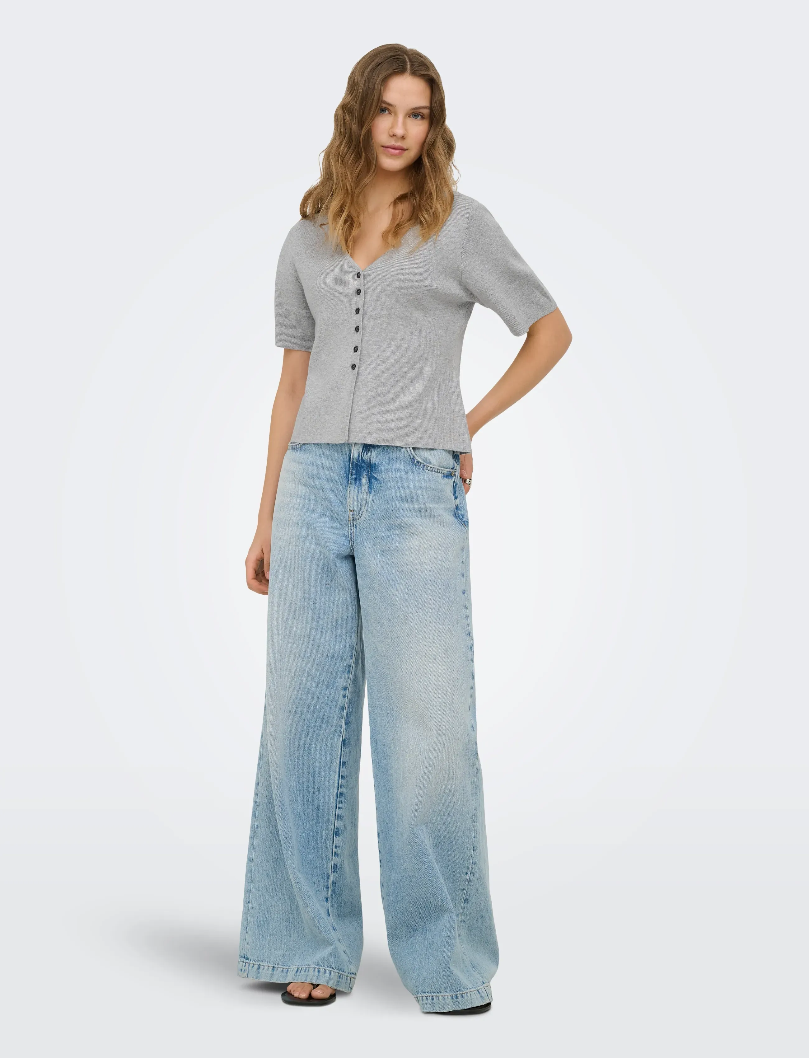 Onllucy Ss V-Neck Button Ex Knt 3