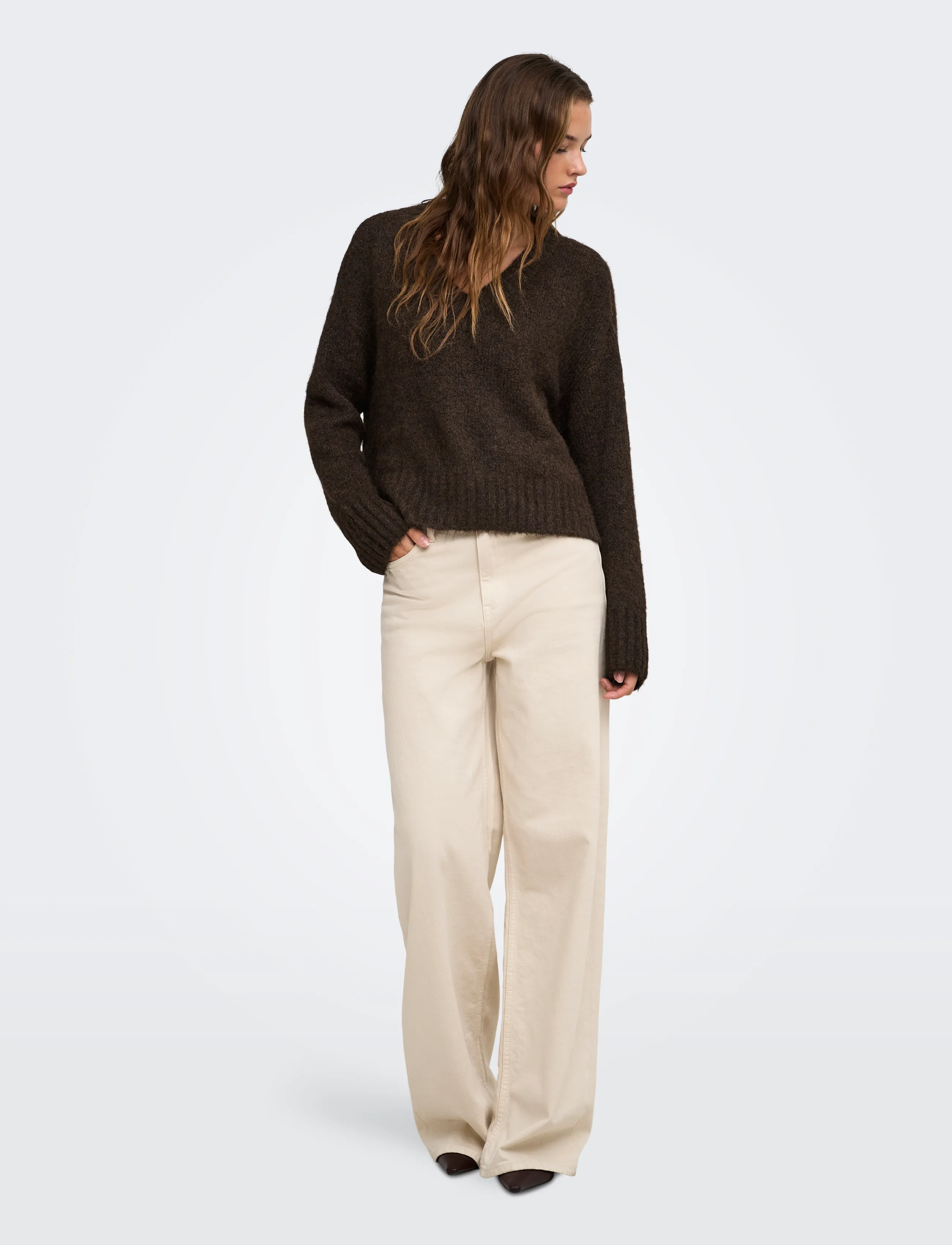 ONLY - ONLFIONA LS LOOSE V-NECK KNT - coffee bean - 4