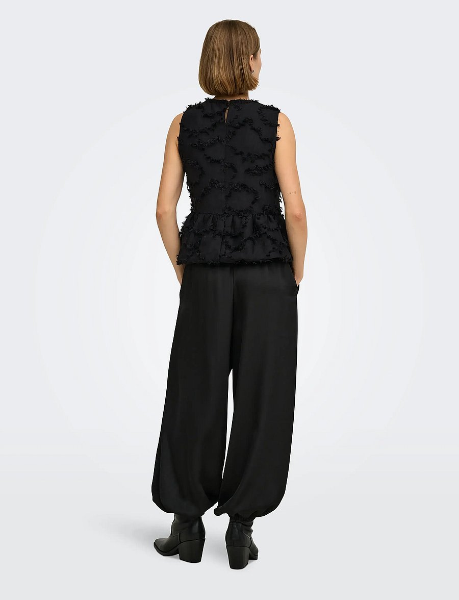 ONLY - ONLMETINA S/L JACQUARD DOBBY TOP WVN - Ärmlösa blusar - black - 3