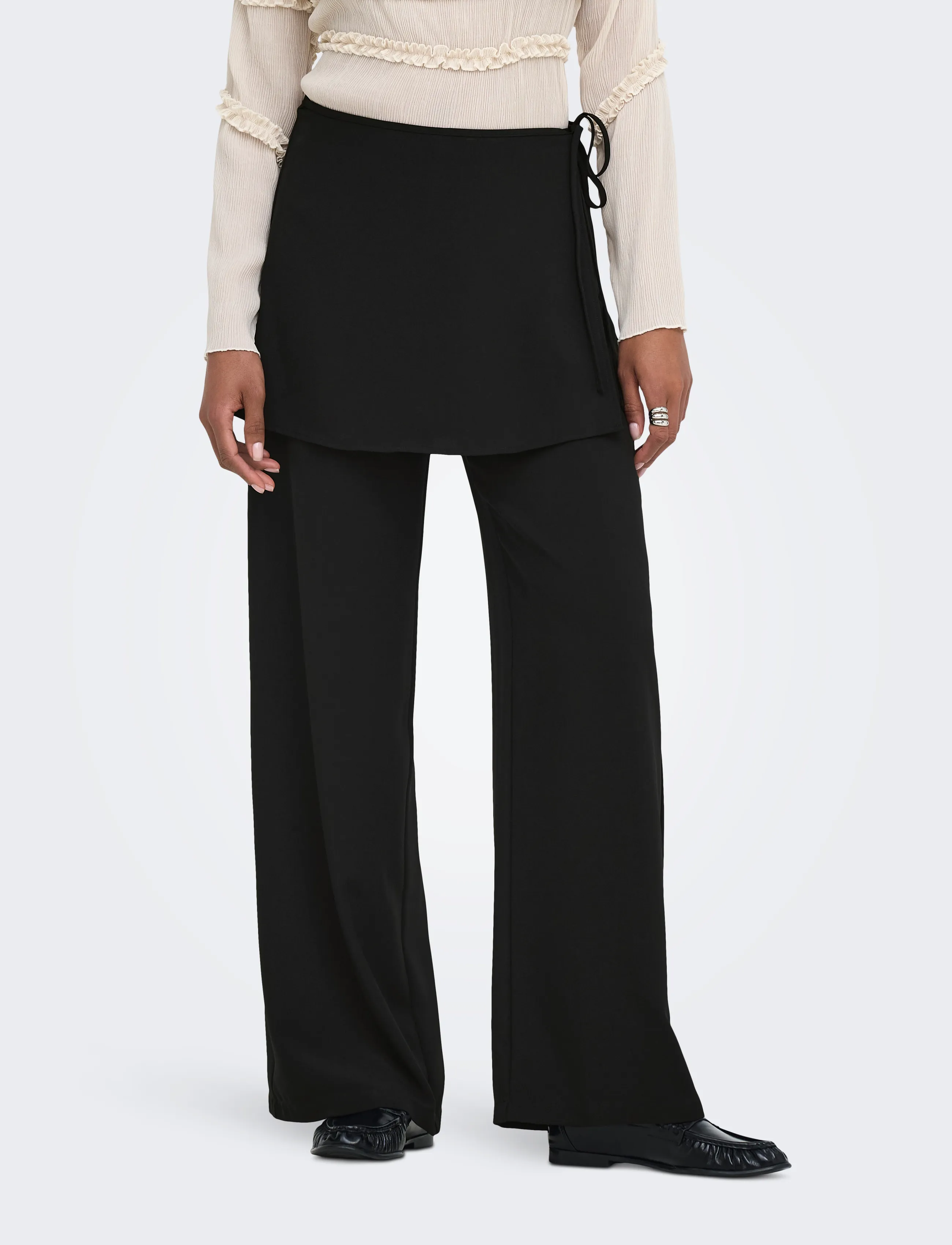 ONLY ONLBRETTY SKIRT DETAIL TROUSERS WVN EX - Sirge säärega püksid - BLACK / black