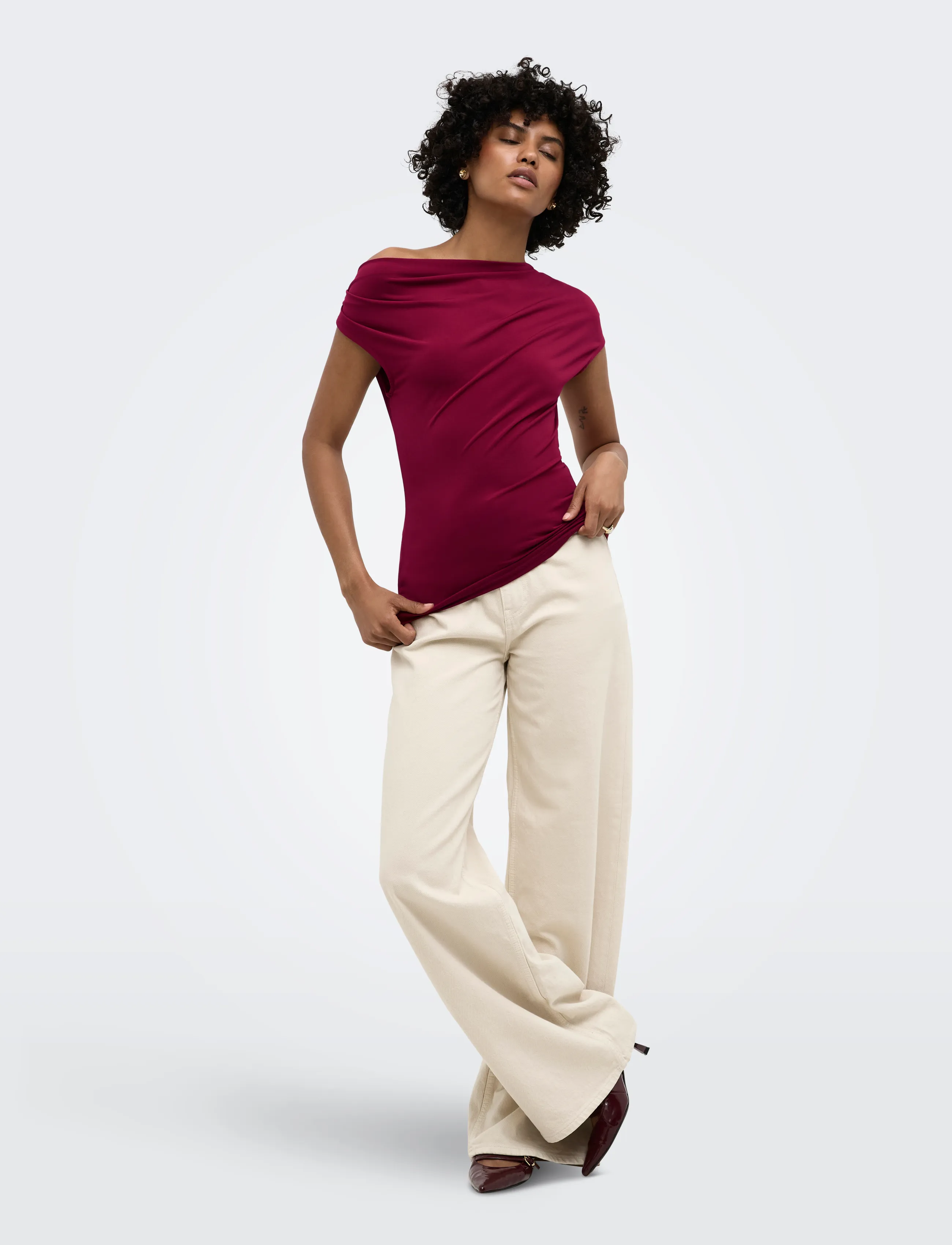 ONLY - ONLARIA S/L ASSYMETRIC TOP JRS - t-shirts - rumba red - 4