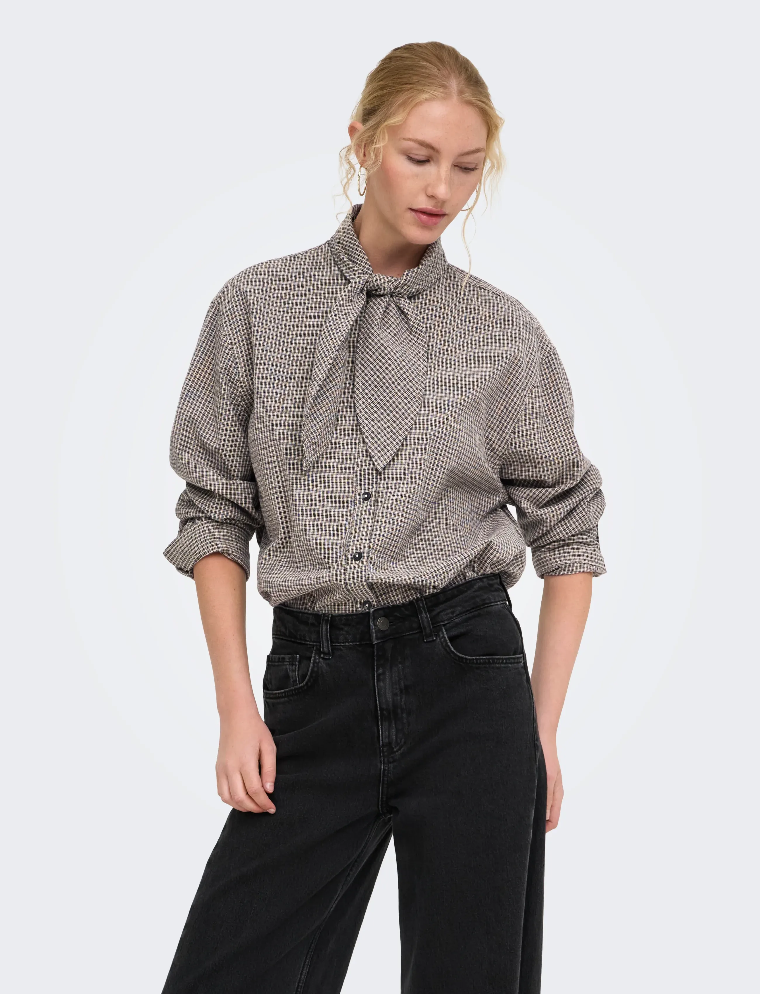 ONLY Blus 'ONLMaya' gyttjefärgad / svart dam – bild 2