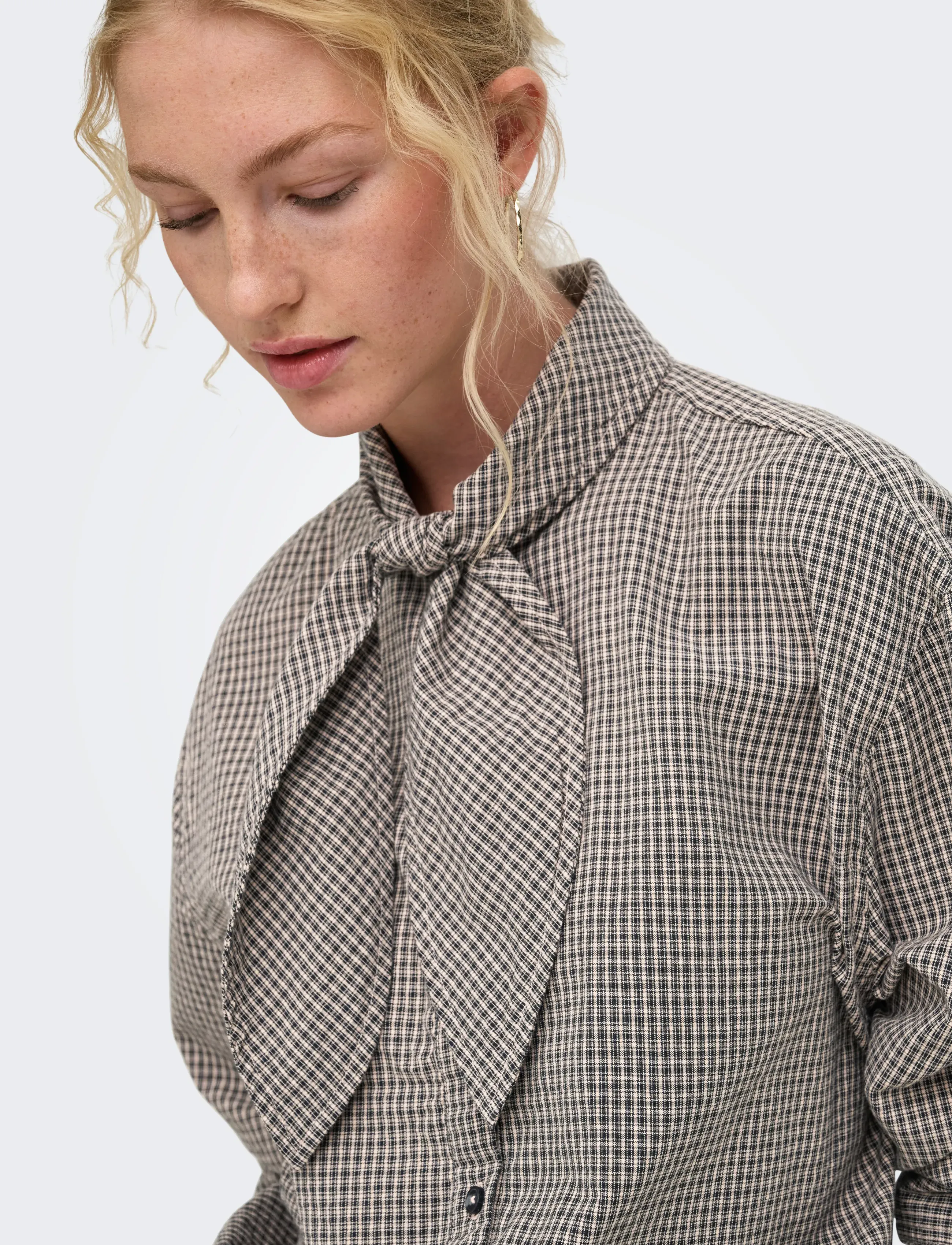 ONLY - ONLMAYA CHECK BOW SHIRT WVN EX - långärmade skjortor - black - 5