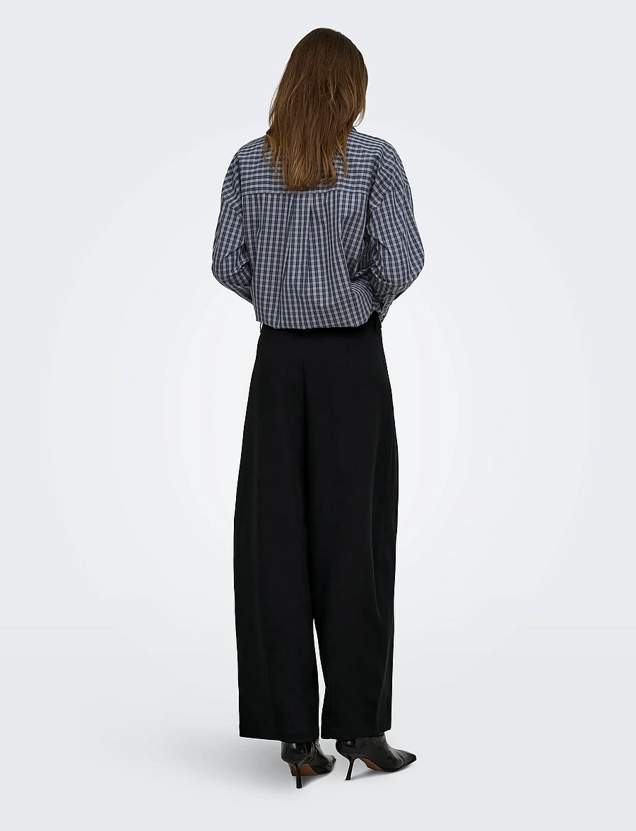 ONLY - ONLKIRSY MW PLEAT BARREL PANT TLR - hosen mit geradem bein - black - 3