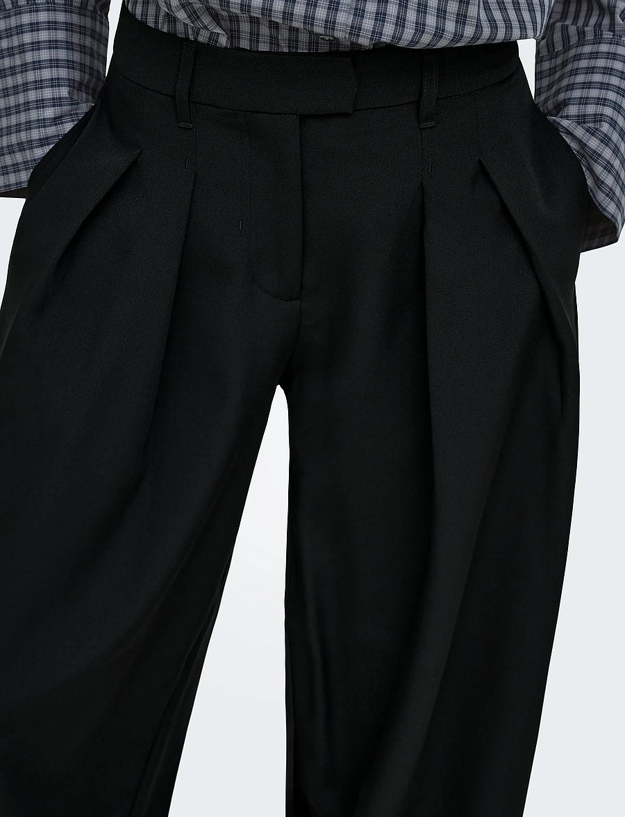 ONLY - ONLKIRSY MW PLEAT BARREL PANT TLR - hosen mit geradem bein - black - 5