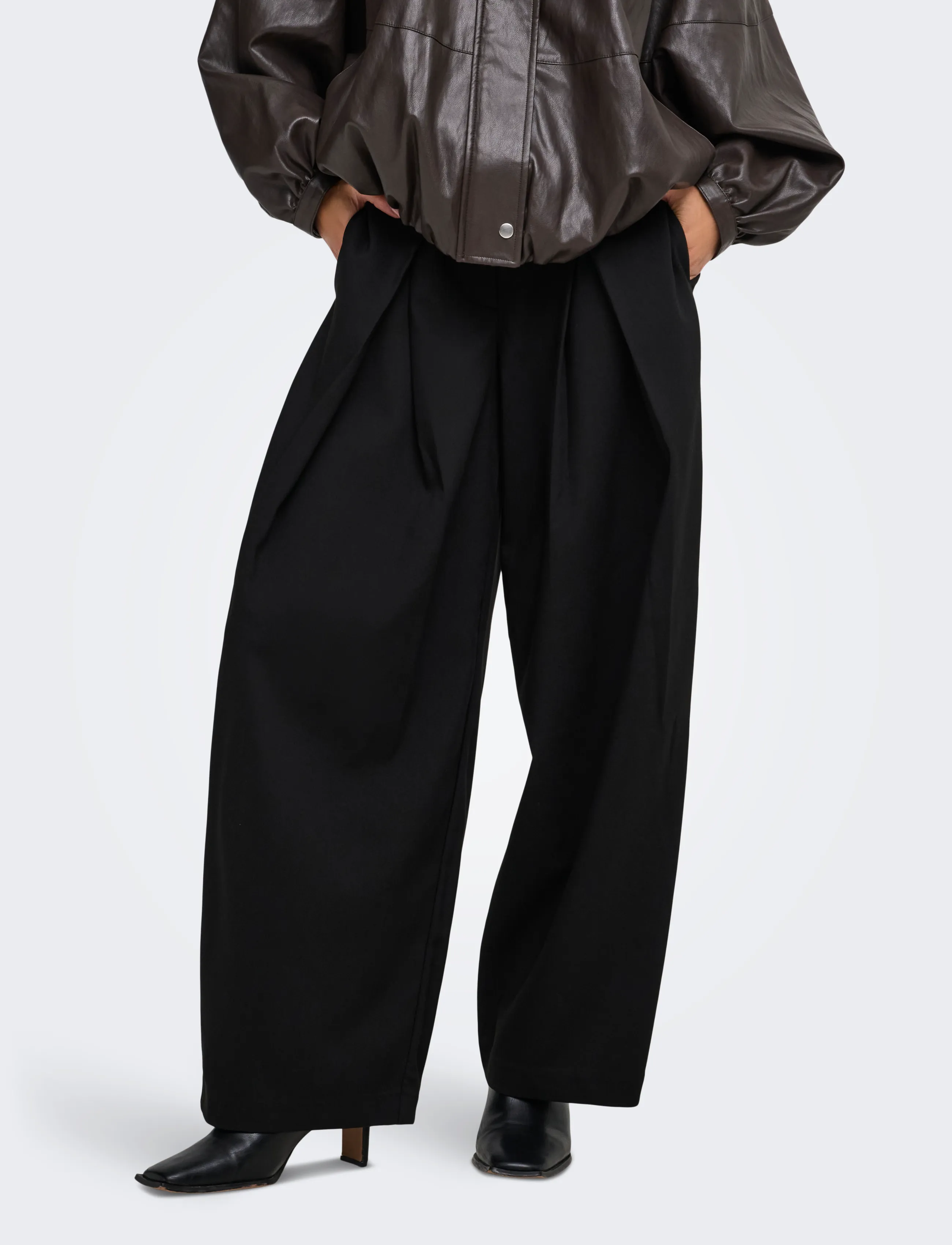 ONLY ONLYASMINE MW PLEAT BARREL PANT TLR - Habitbukser - BLACK / black