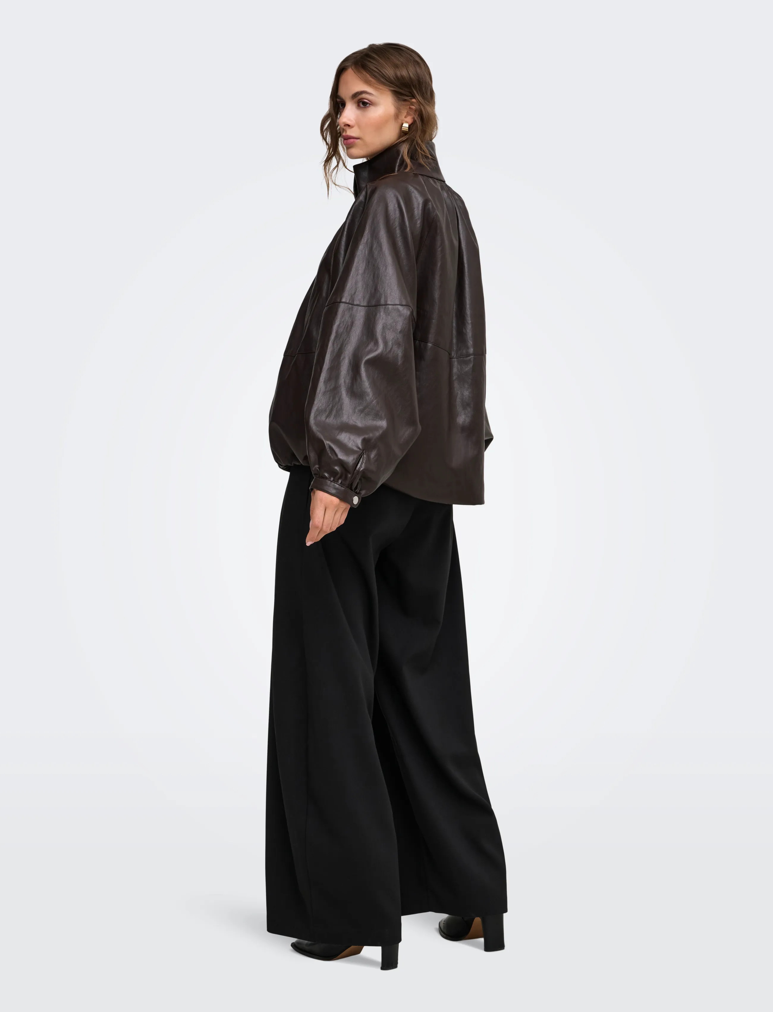 ONLY - ONLYASMINE MW PLEAT BARREL PANT TLR - barrel-bukser - black - 3
