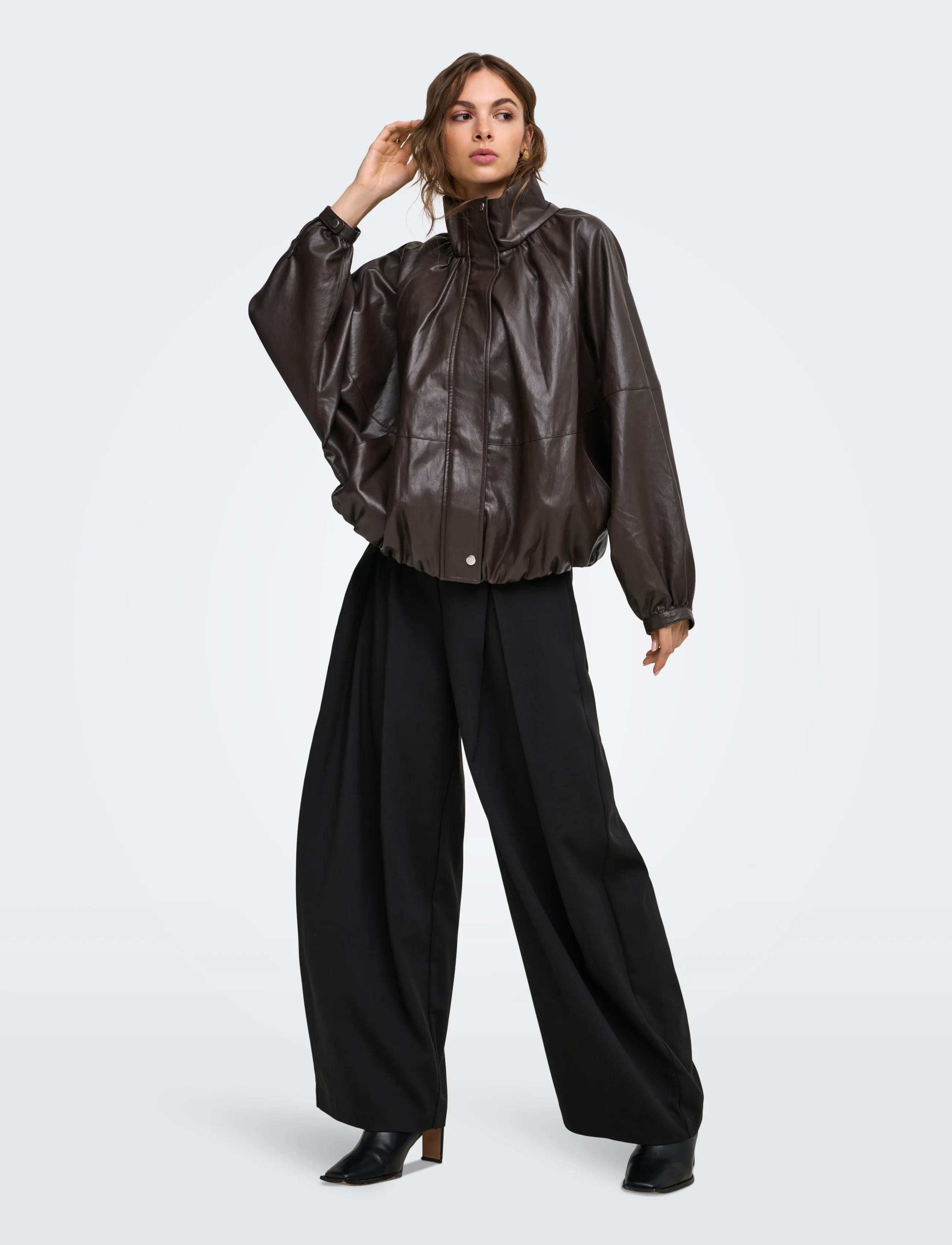 ONLY - ONLYASMINE MW PLEAT BARREL PANT TLR - barrel-bukser - black - 4