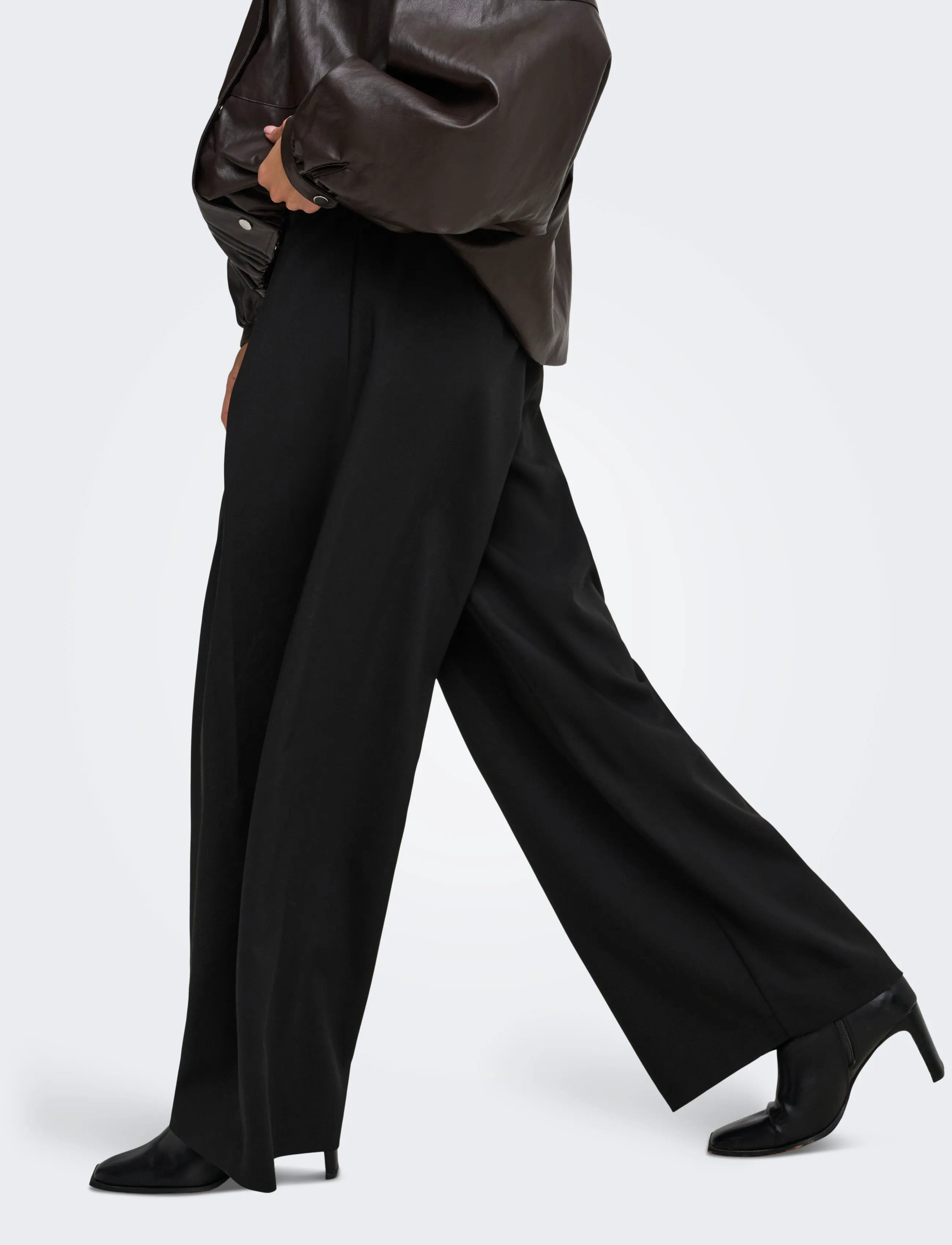 ONLY - ONLYASMINE MW PLEAT BARREL PANT TLR - barrel-bukser - black - 5
