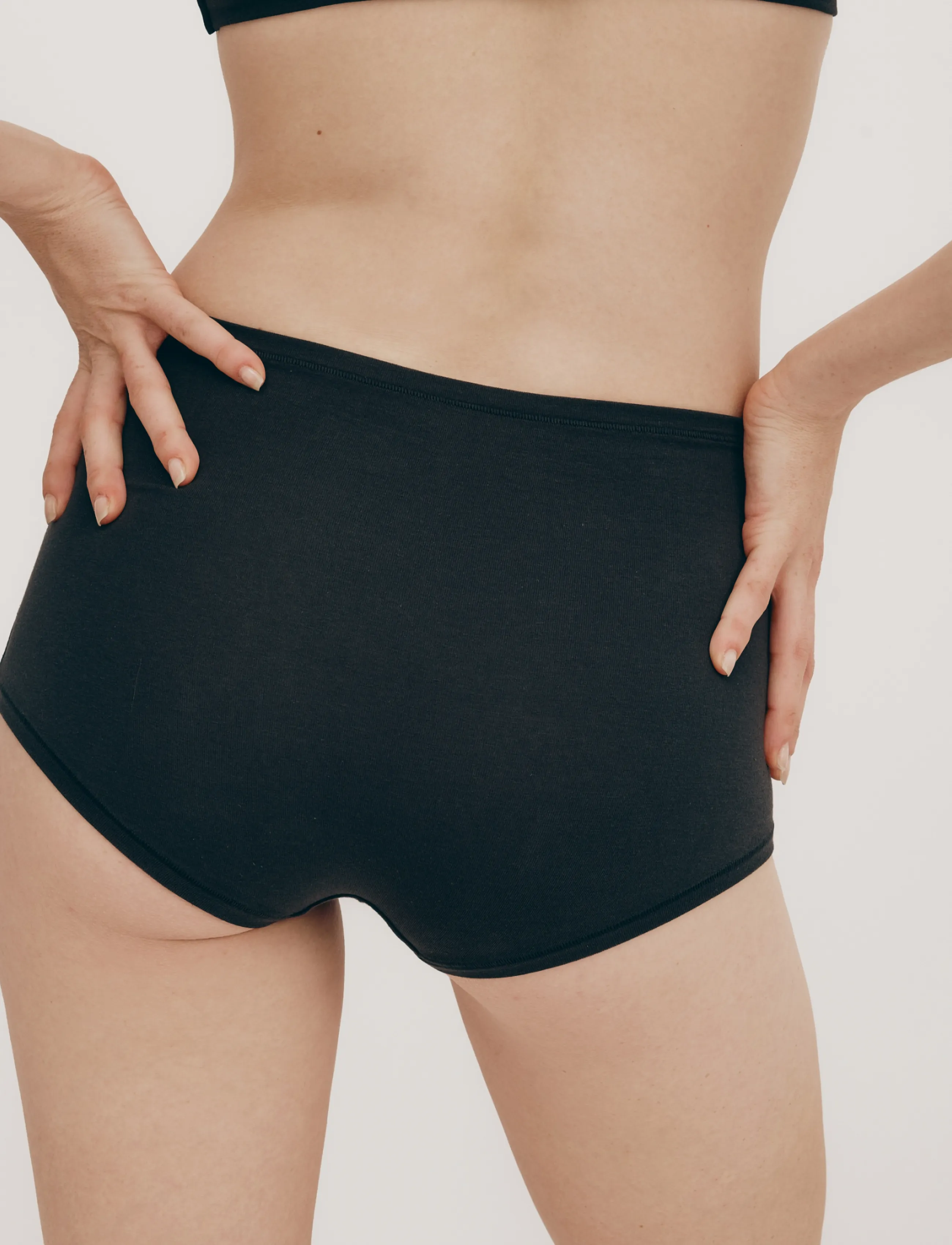 Organic Basics - Flex Shorty 5-Pack - damen - black / black / black / black / black - 3