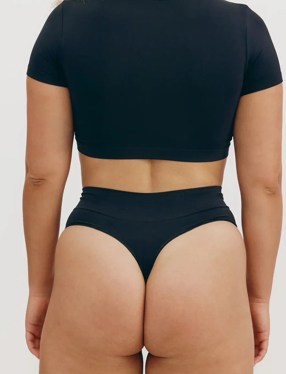 Organic Basics - Smooth Thong - Õmblusteta aluspüksid - black - 3
