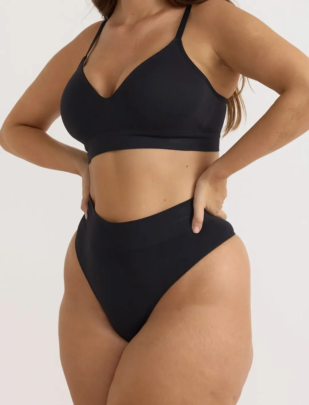 Organic Basics - Smooth Thong - Õmblusteta aluspüksid - black - 5