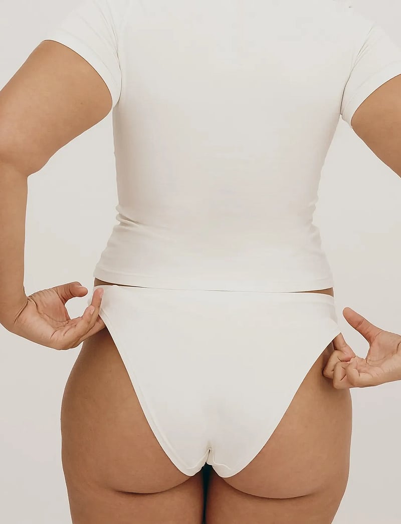 Organic Basics - Flex Tee - t-shirts - off white - 4