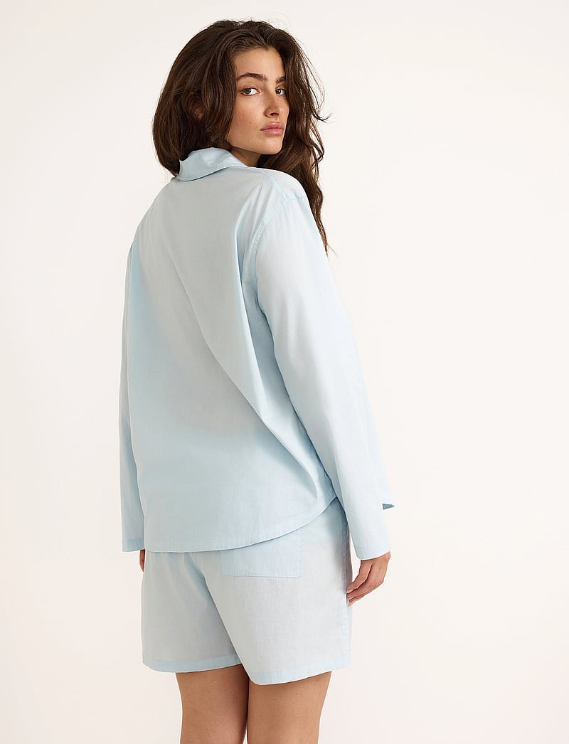 Organic Basics - Core Sleep Poplin Shirt - langärmlige hemden - light blue - 3