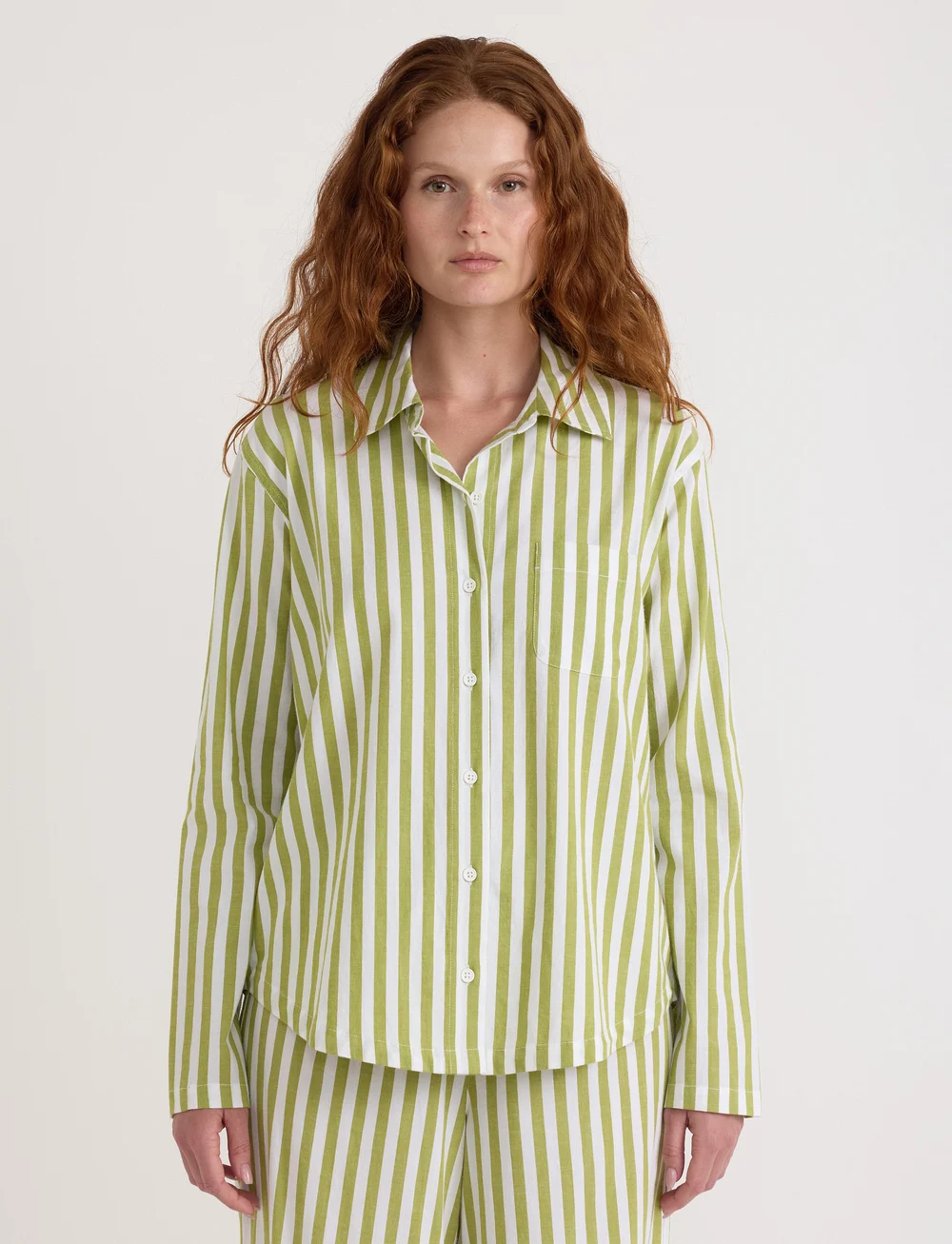 Organic Basics - Core Sleep Poplin Shirt - langærmede skjorter - matcha green stripe - 0