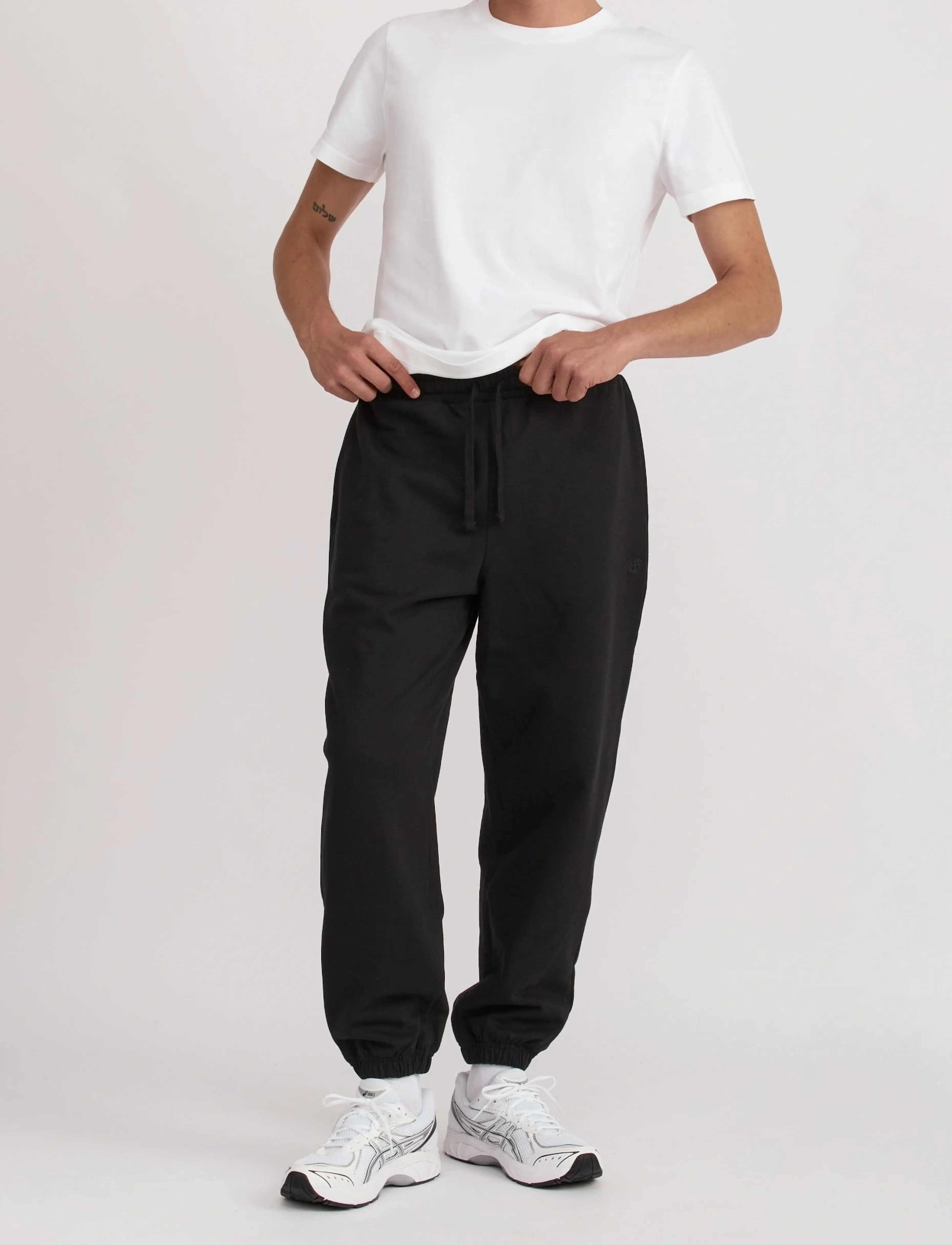 Organic Basics - Weekend Joggers - sweatpants - black - 2