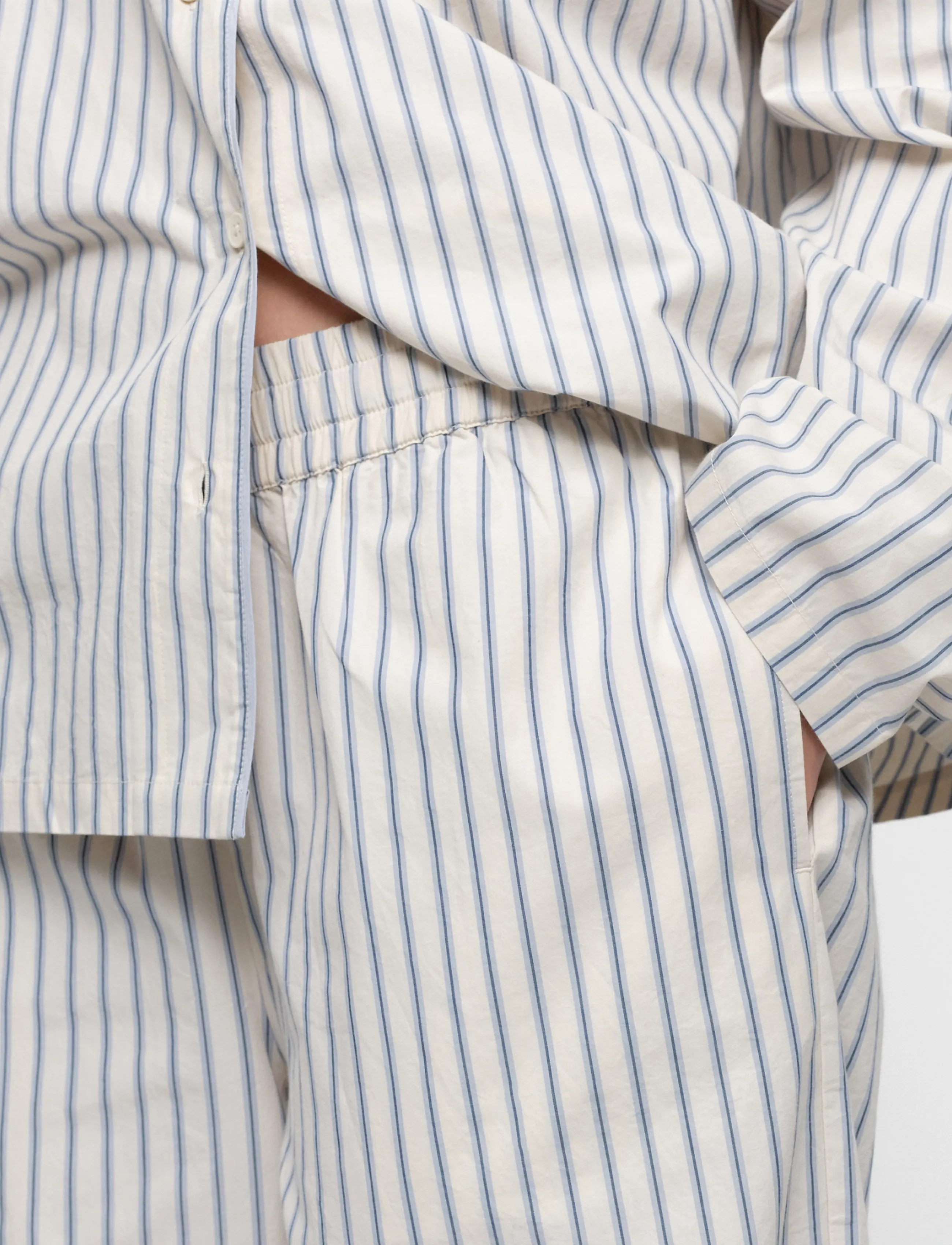 Organic Basics - Core Sleep Poplin Pants 2.0 - pyjamasbyxor - cloudy blue stripe - 5