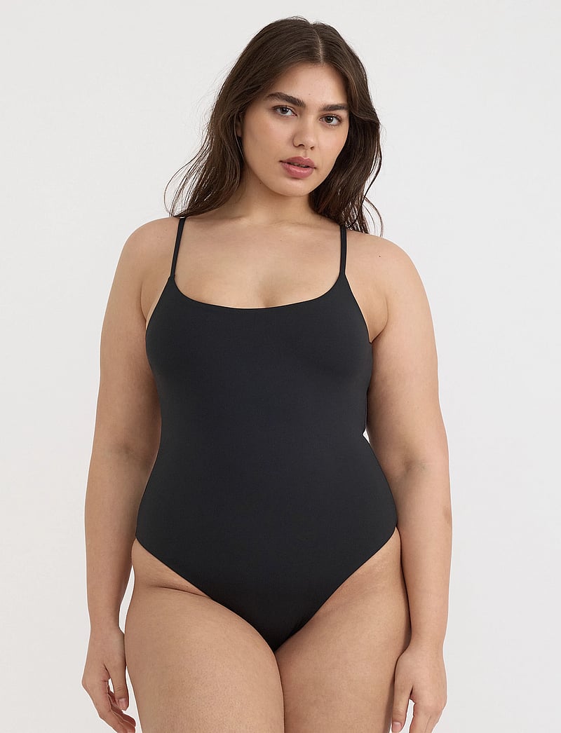 Organic Basics - Swim Open Back One-Piece - baddräkter - black - 3