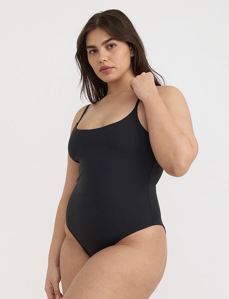 Organic Basics - Swim Open Back One-Piece - baddräkter - black - 4