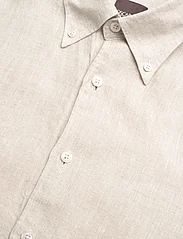 Oscar Jacobson - Reg Fit BD Signature Linen - basic shirts - almond beige - 3