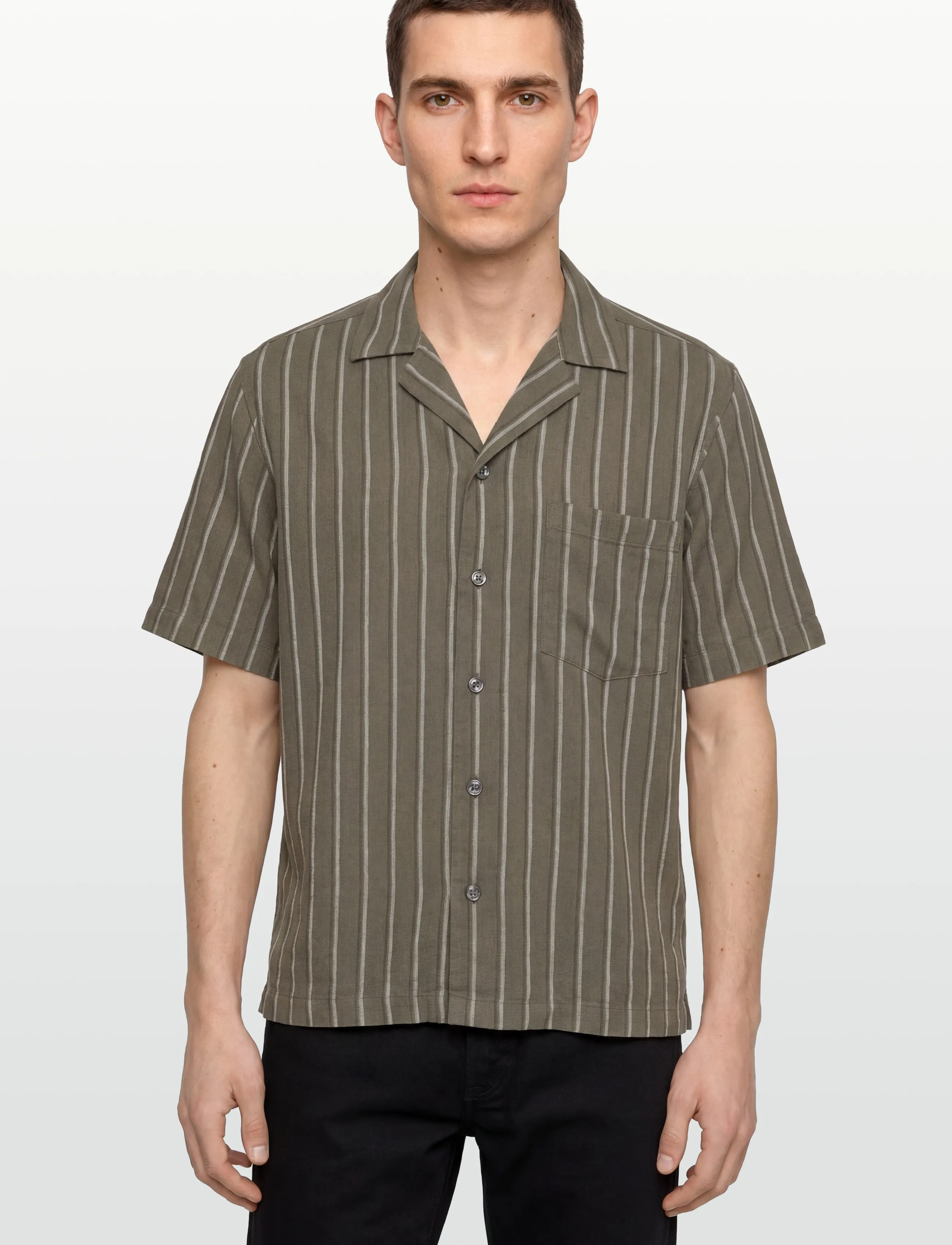 Oscar Jacobson - Reg Fit Cuban SS Herringbone Stripe Shirt - basic skjorter - matt green - 3