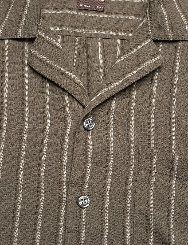 Oscar Jacobson - Reg Fit Cuban SS Herringbone Stripe Shirt - basic skjorter - matt green - 2