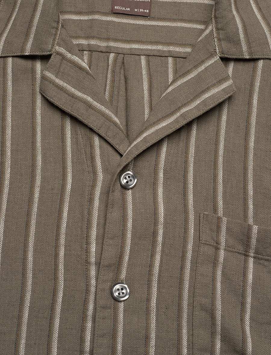 Oscar Jacobson - Reg Fit Cuban SS Herringbone Stripe Shirt - basic-hemden - matt green - 2