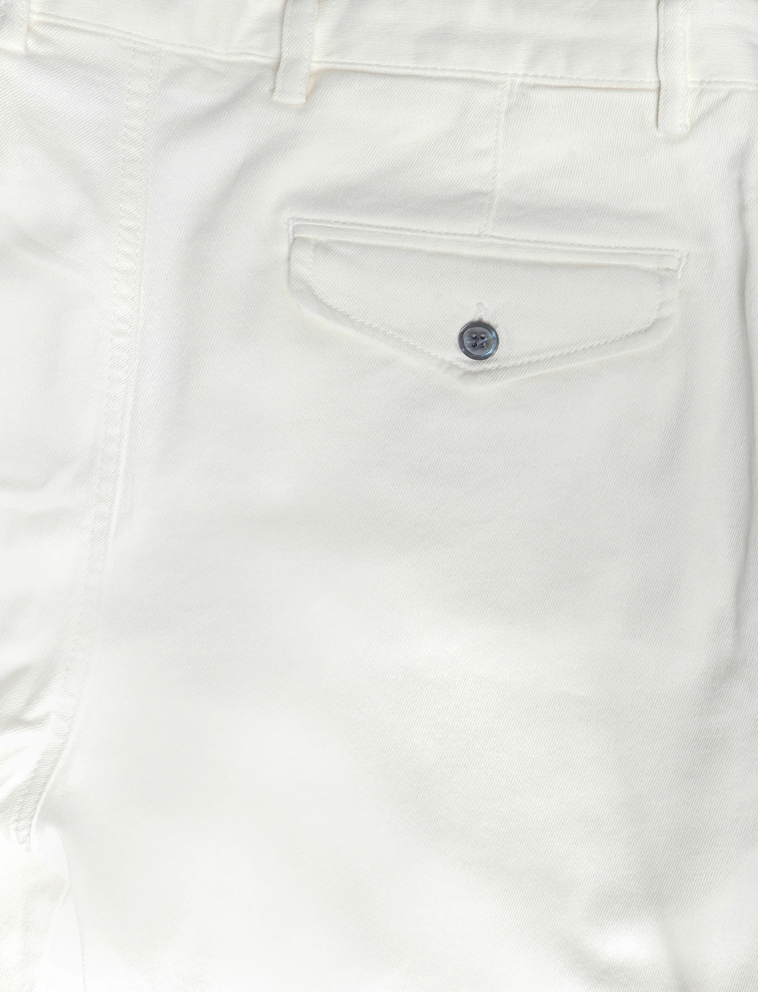 Oscar Jacobson - Tanker Pleat Shorts - chinos shorts - snow white - 2