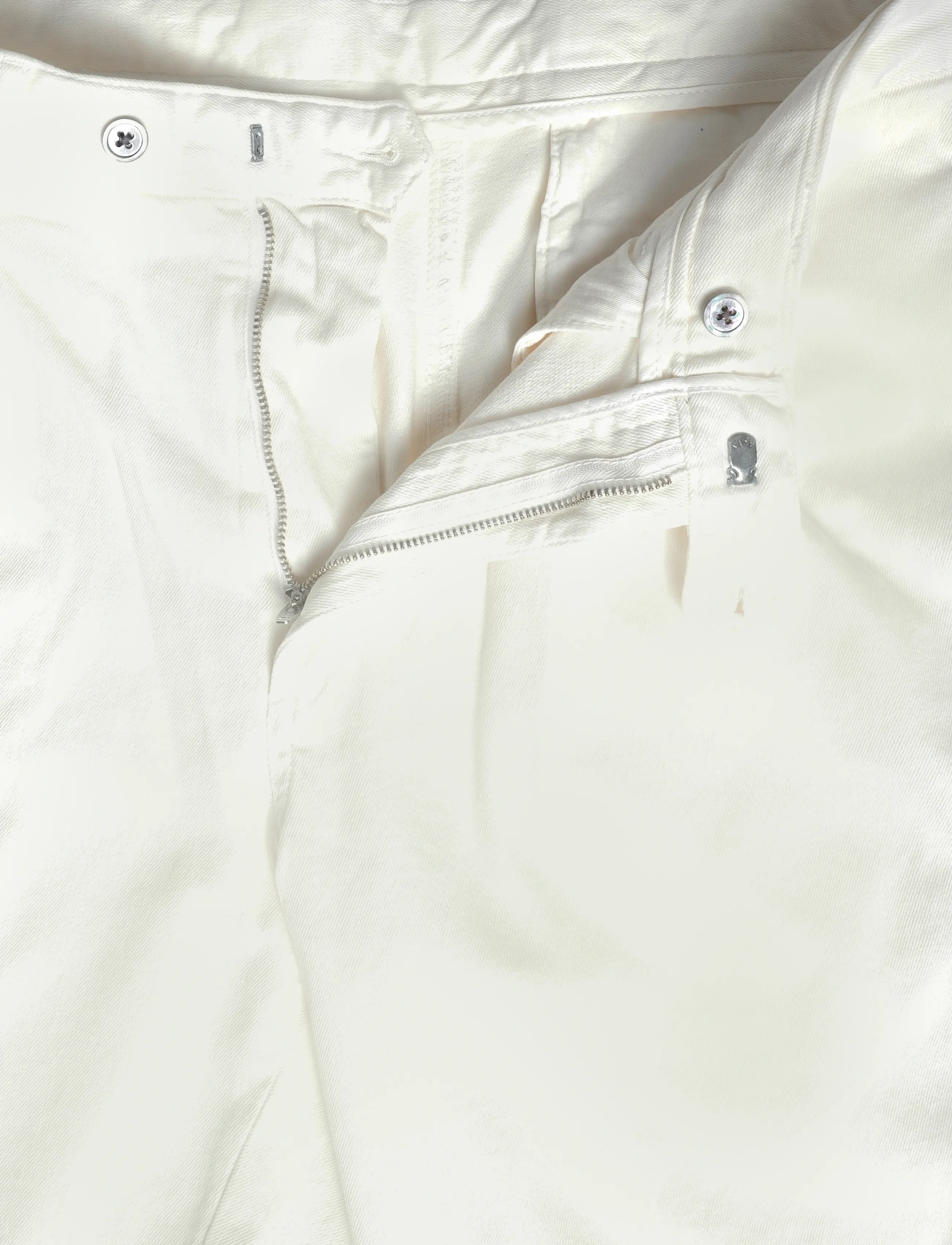 Oscar Jacobson - Tanker Pleat Shorts - chinos shorts - snow white - 3