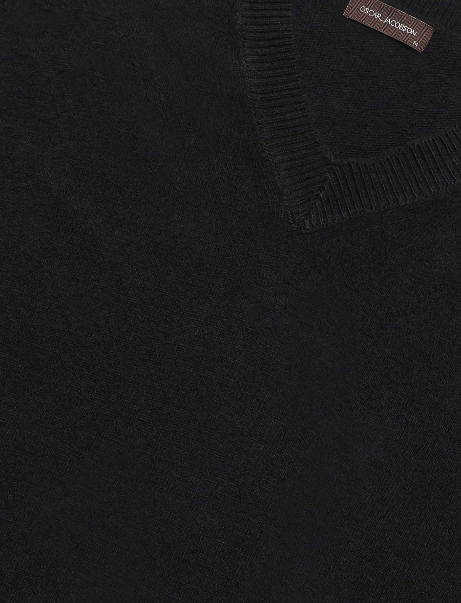 Oscar Jacobson - Gregor V-neck - v-ausschnitt - black - 2