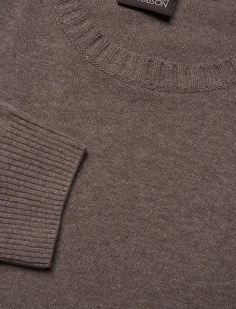 Oscar Jacobson - Valter Roundneck - rundhalsad - walnut beige - 2