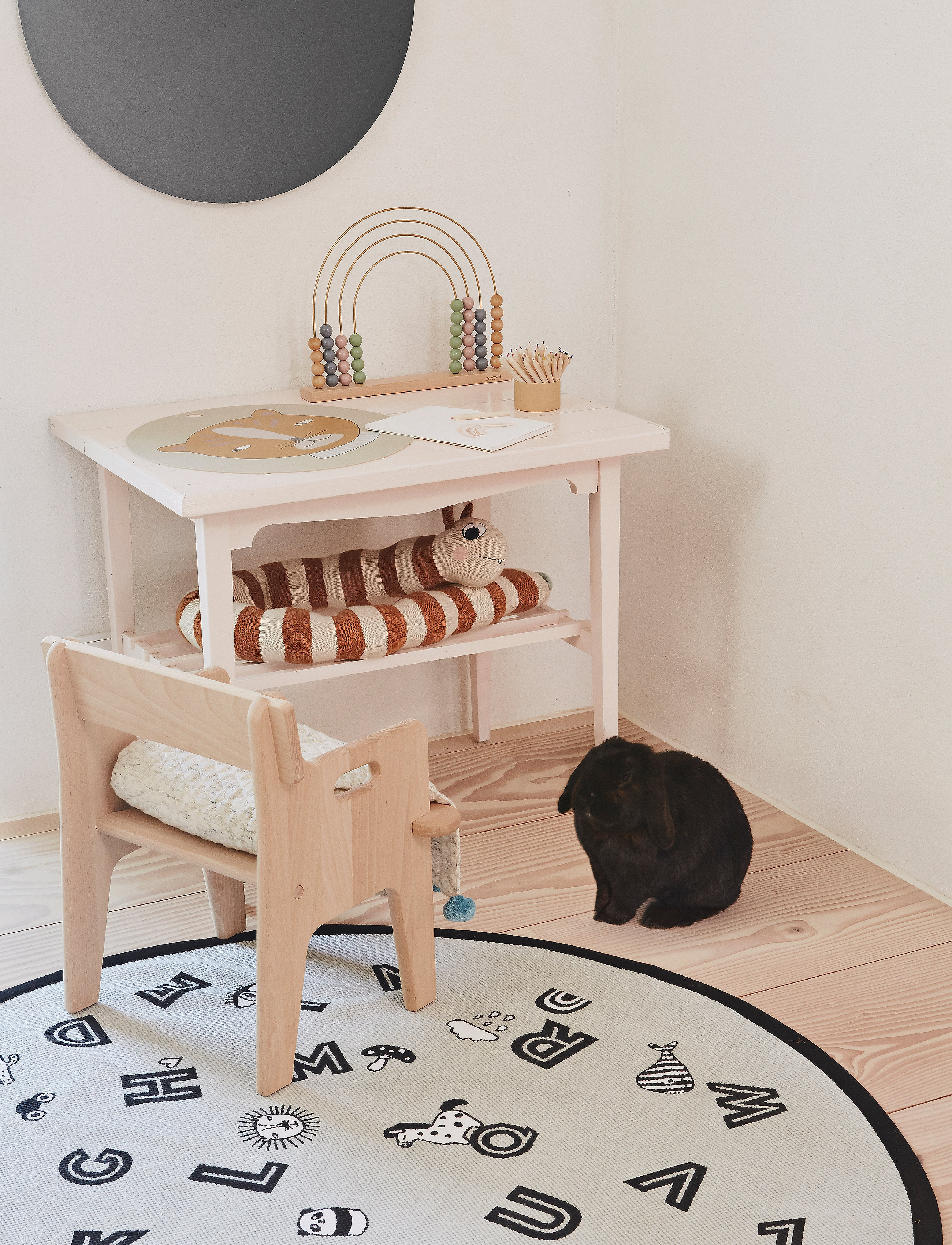 OYOY Living Design The Alphabet Rug, Ø120X1 cm, Grey, Tæpper Og Plaider > Runde Tæpper, Børn