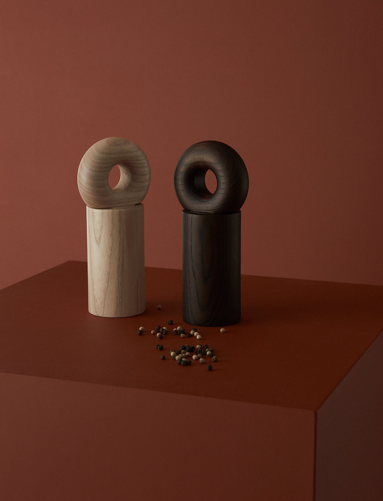 OYOY Living Design - Hoop Mill Grinder - koka figūras - dark - 1