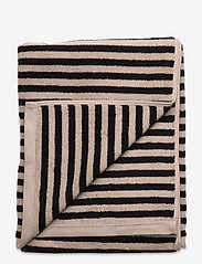 Raita Towel - 70x140 cm - BLACK