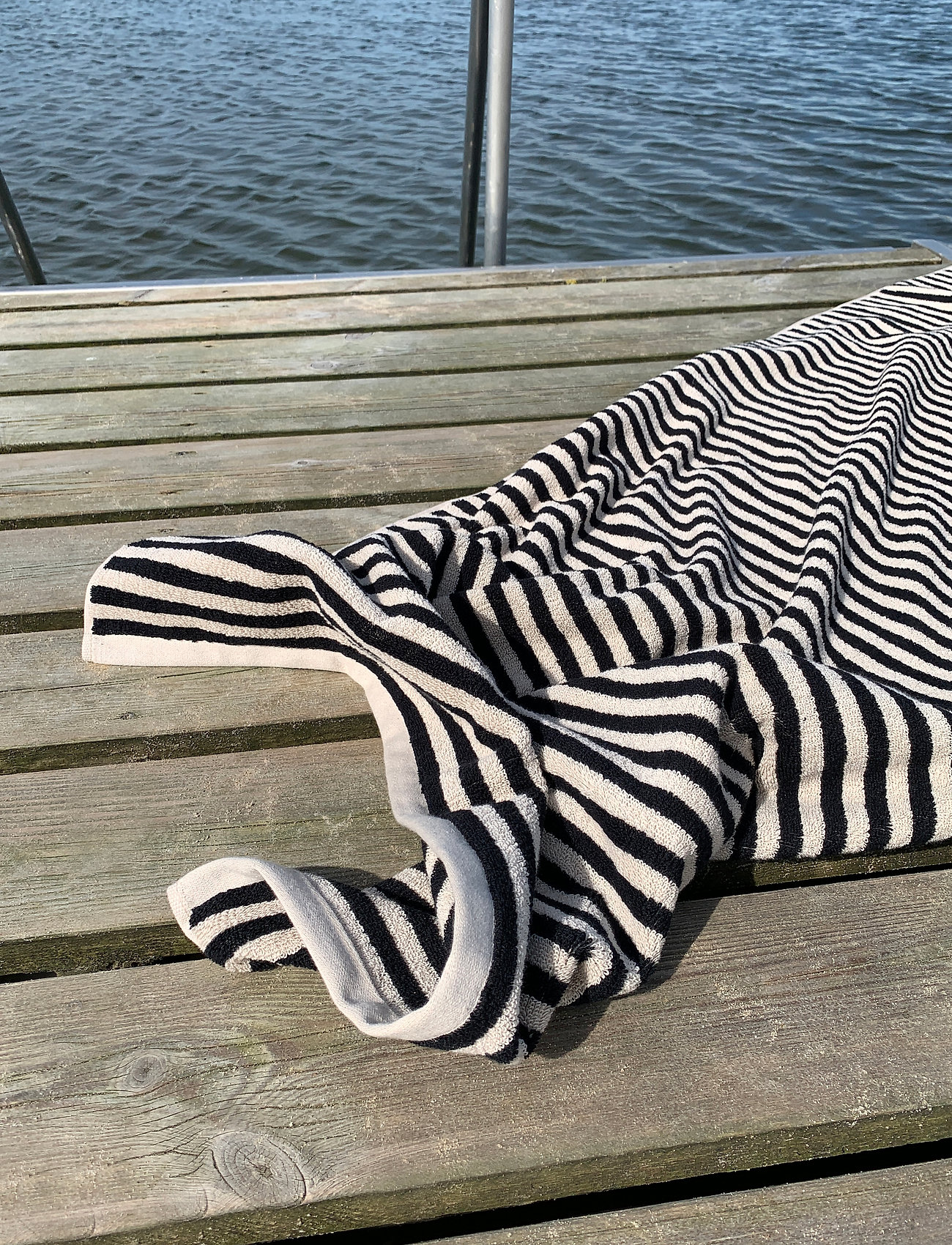 OYOY Living Design - Raita Towel - 70x140 cm - handtücher & badetücher - black - 1