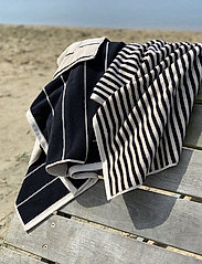 OYOY Living Design - Raita Towel - 70x140 cm - rankų ir vonios rankšluosčiai - black - 2