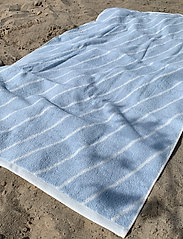 OYOY Living Design - Raita Towel - 70x140 cm - rankų ir vonios rankšluosčiai - ice blue - 3