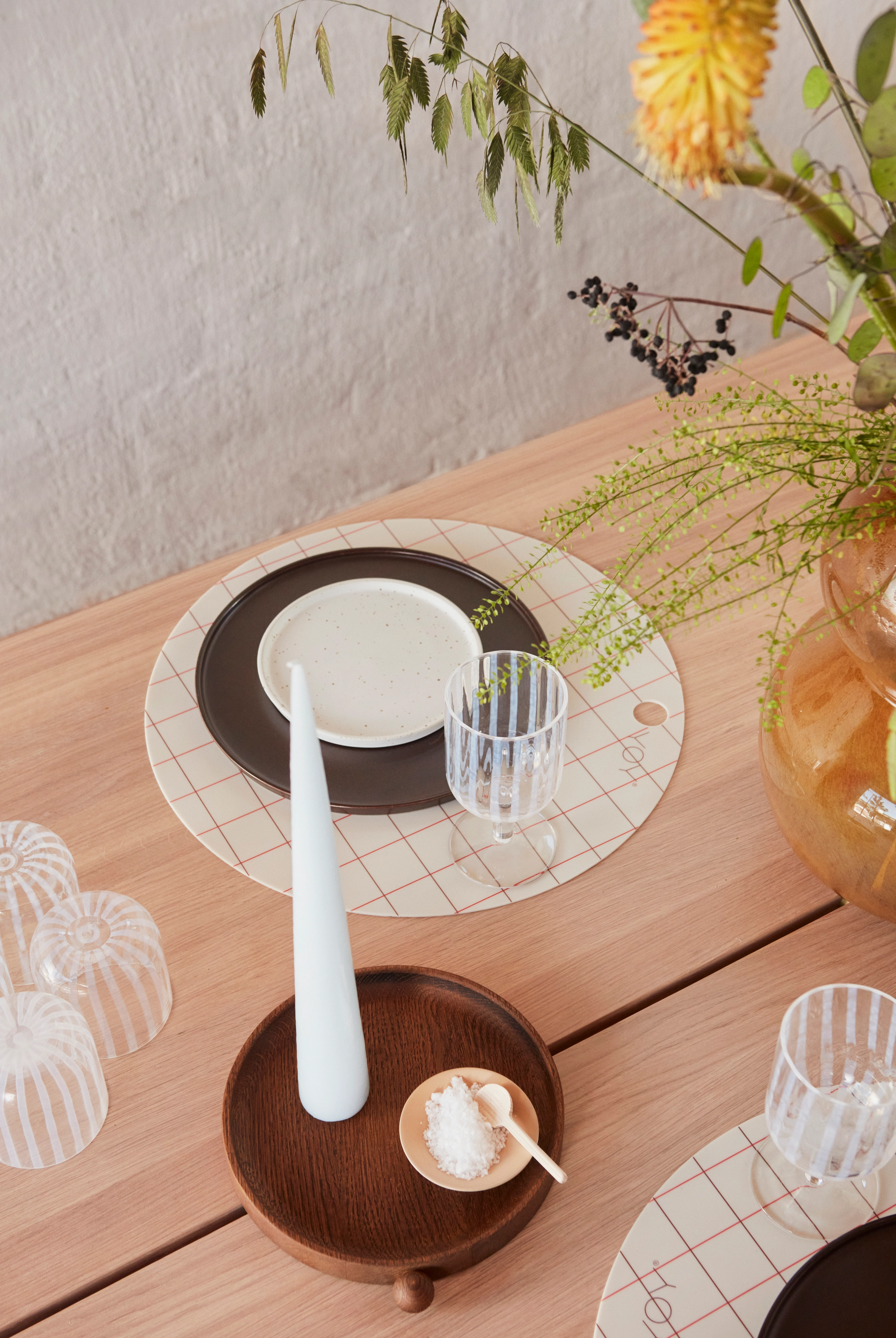 OYOY Living Design - Inka Wood Tray Round - serveringsbakker - dark - 5
