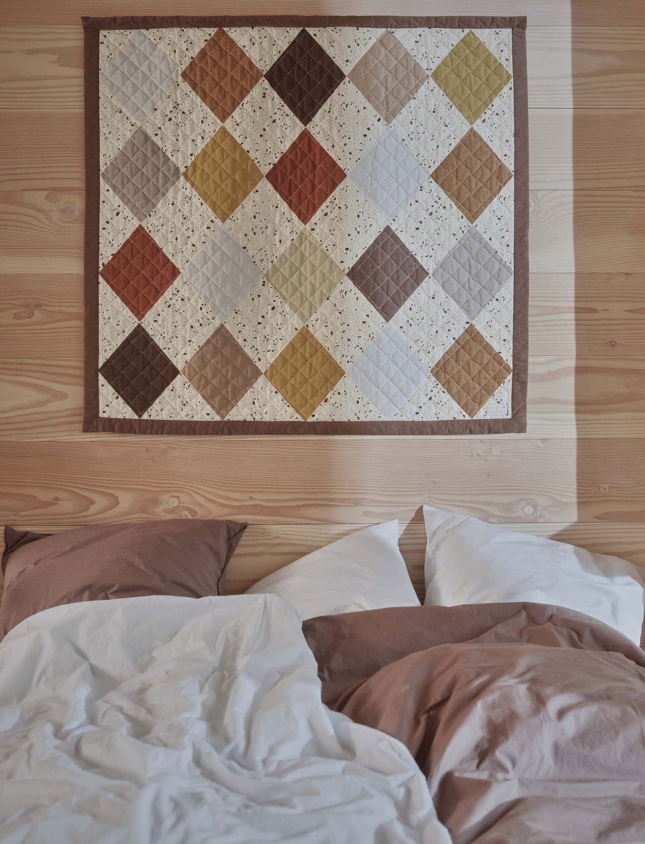 OYOY Living Design - Quilted Aya Wall Rug - Large - dekoracje ścienne - brown - 1