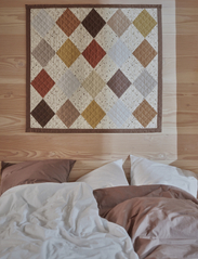 OYOY Living Design - Quilted Aya Wall Rug - Large - seinäkoristeet - brown - 1
