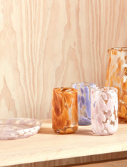 OYOY Living Design - Jali Water Carafe - wasserkannen & karaffen - amber - 1