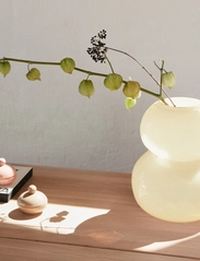OYOY Living Design - Lasi Vase - Large - väikesed vaasid - vanilla - 1