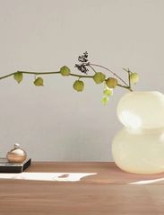 OYOY Living Design - Lasi Vase - Large - väikesed vaasid - vanilla - 2