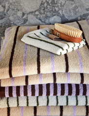 OYOY Living Design - Raita Towel - alhaisimmat hinnat - purple - 3