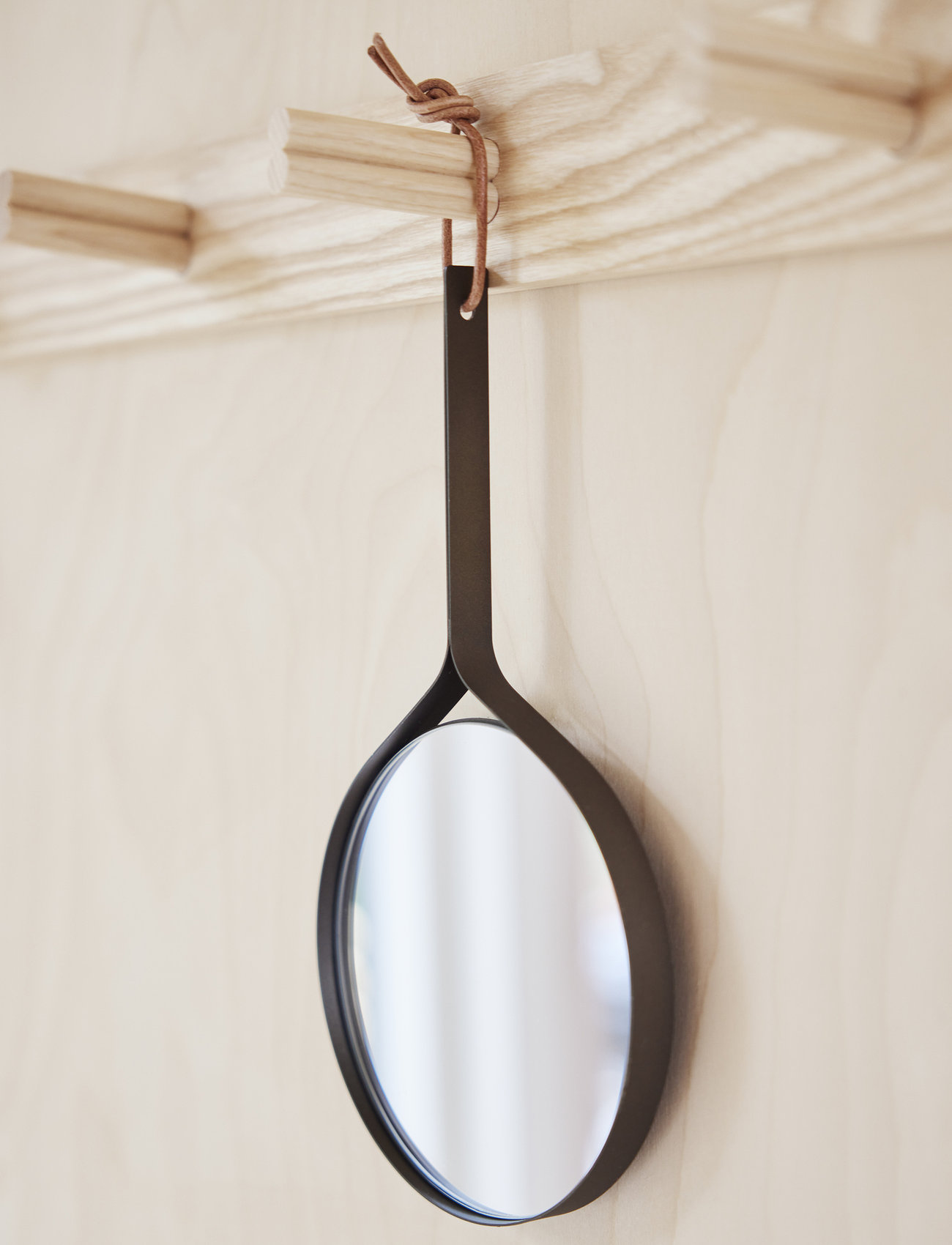 OYOY Living Design - Mira Hand Mirror - apvalūs veidrodžiai - brownedbrass - 1