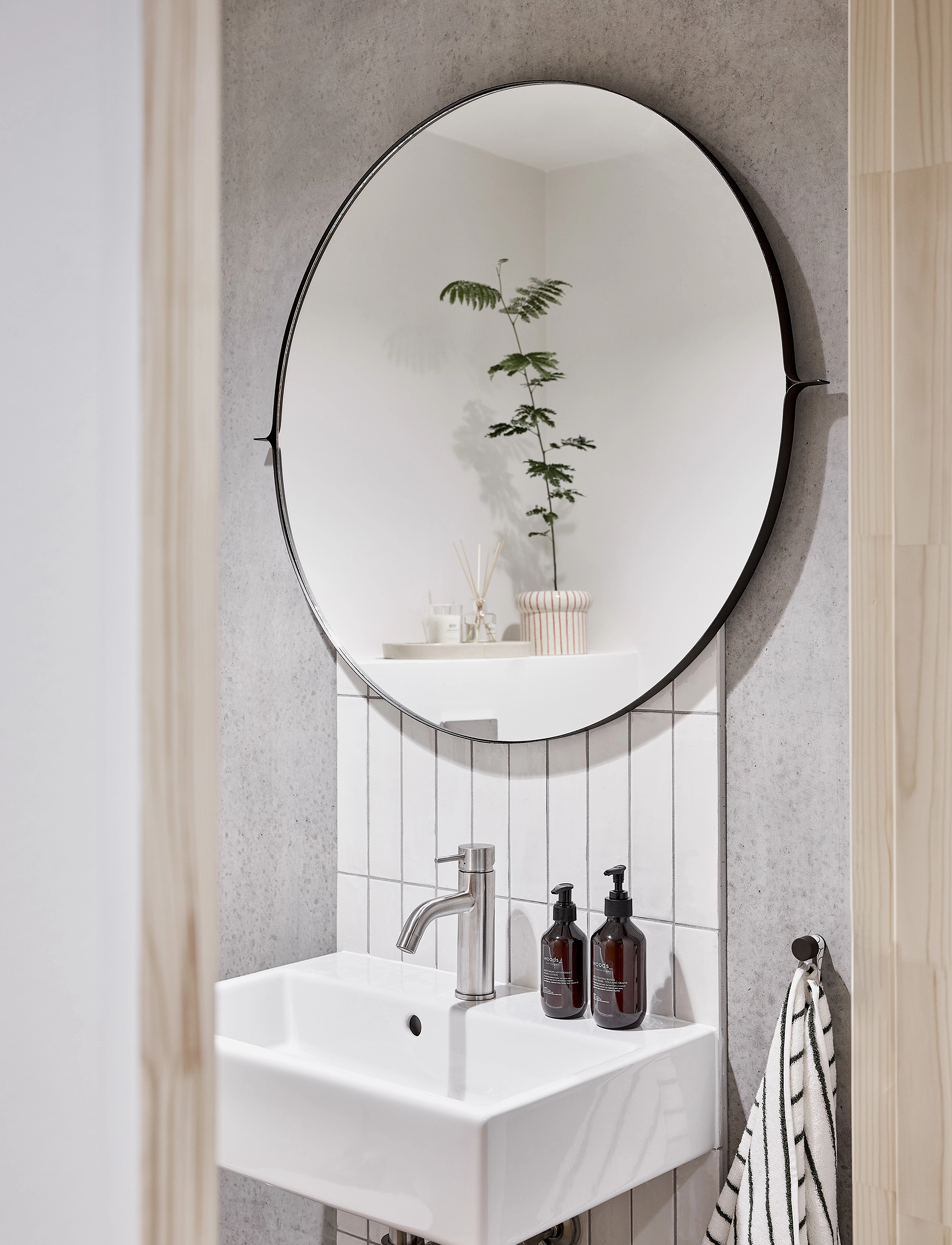 OYOY Living Design Mira Wall Mirror, Ø80X2.5 cm, Mirrors, Silber - Homeware