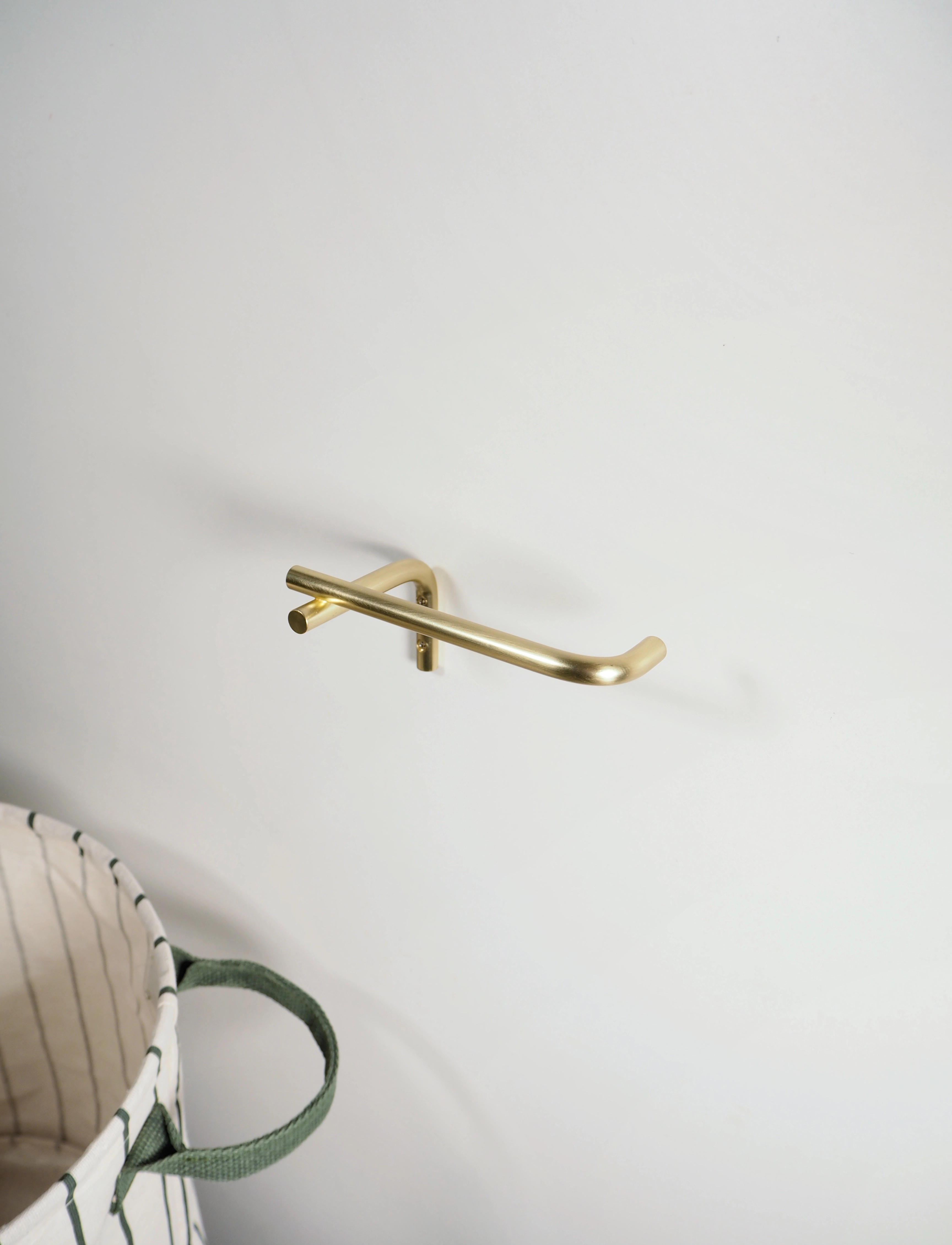 OYOY Living Design - Pieni Toilet Paper Holder - knager & knagerækker - brass - 2