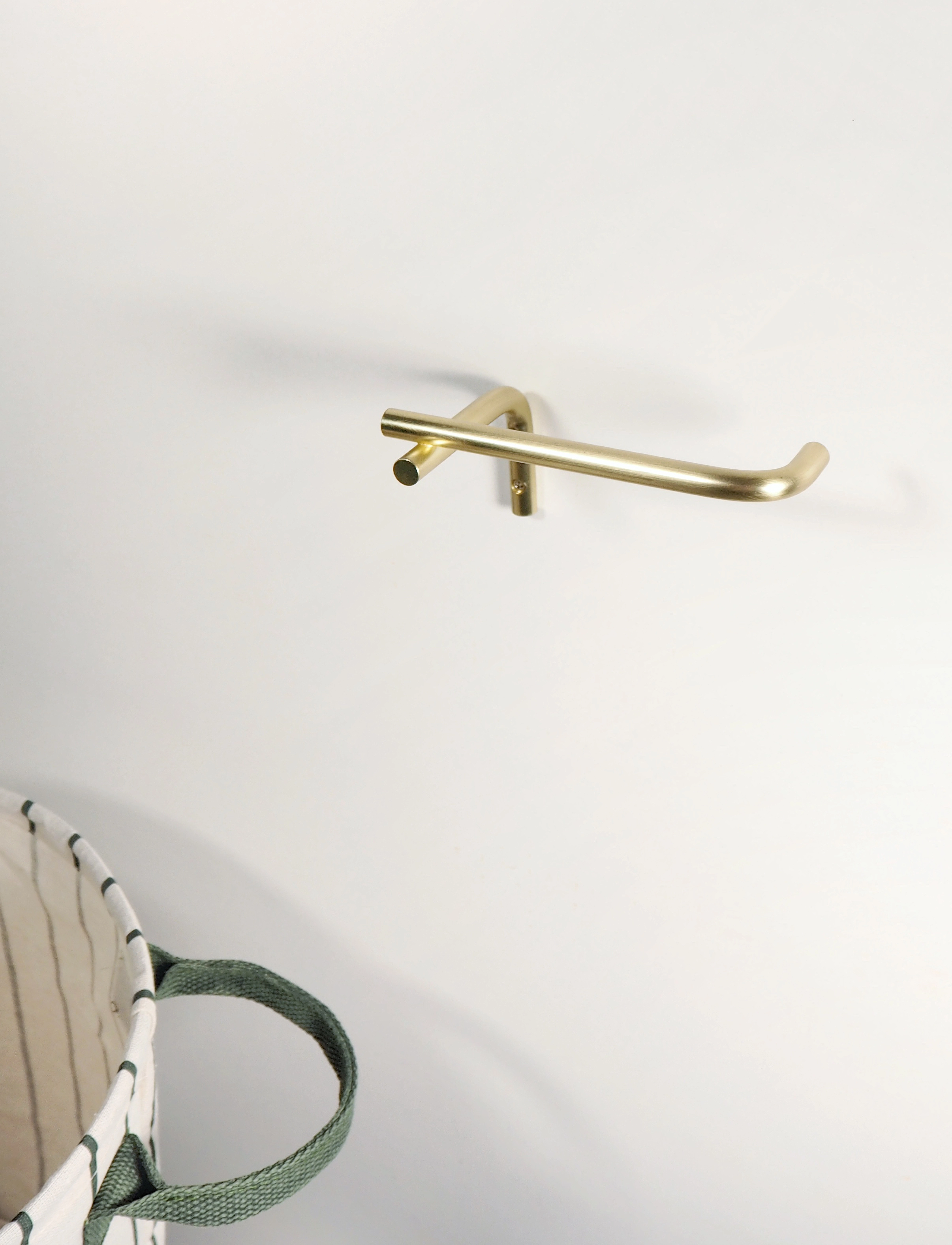 OYOY Living Design - Pieni Toilet Paper Holder - knager & knagerækker - brass - 3